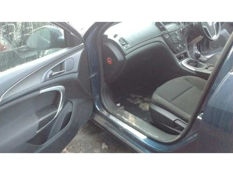 opel insignia berlina del año 2011