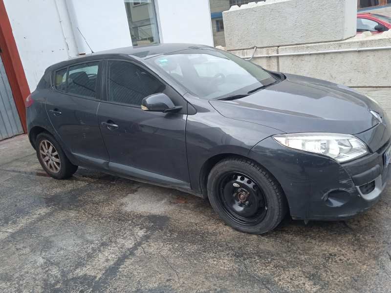 renault megane iii berlina 5 p del año 2010