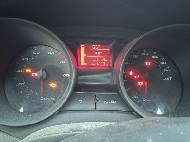 seat ibiza (6j5) del año 2008