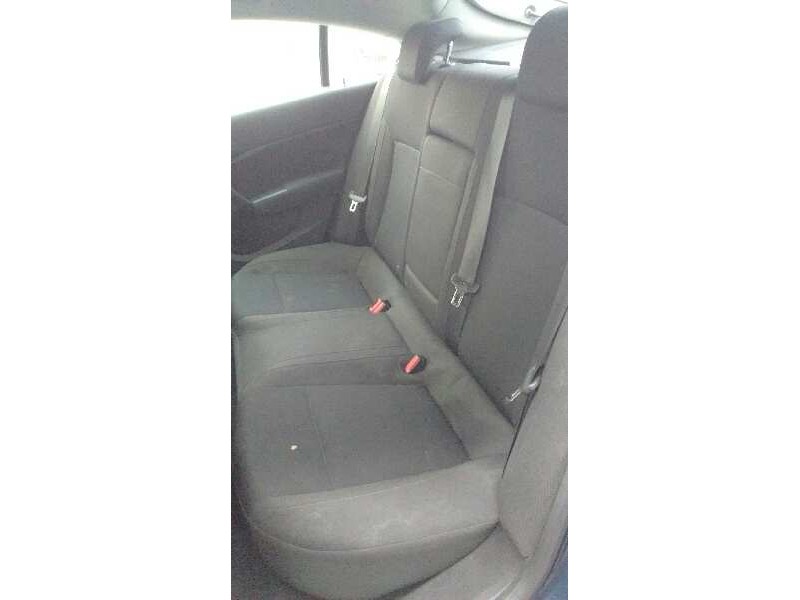 opel insignia berlina del año 2011