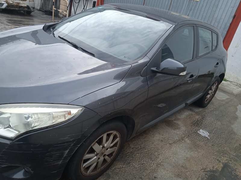 renault megane iii berlina 5 p del año 2010