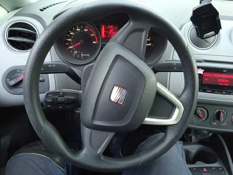 seat ibiza (6j5) del año 2008