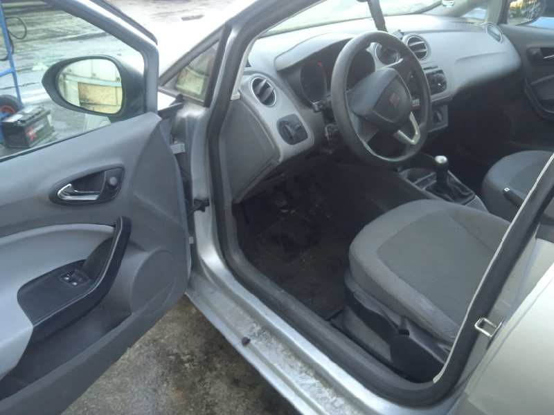 seat ibiza (6j5) del año 2008