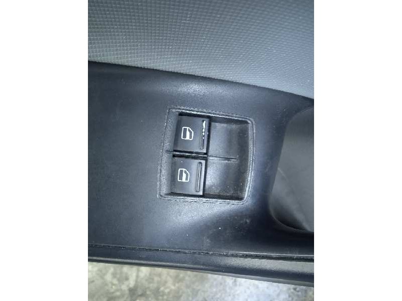 seat ibiza (6j5) del año 2008