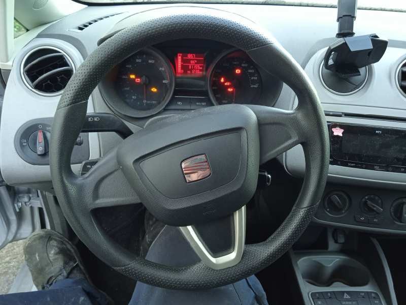 seat ibiza (6j5) del año 2008