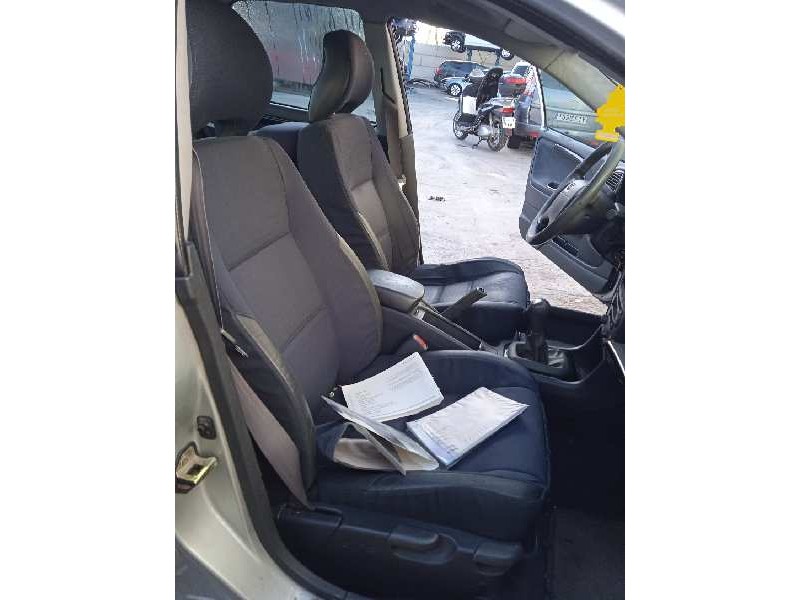 volvo s40 berlina del año 2001