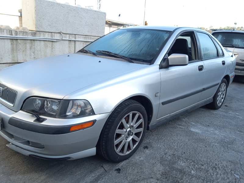 volvo s40 berlina del año 2001