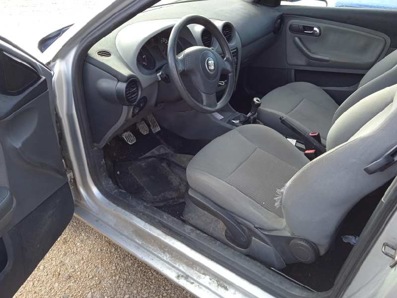 seat ibiza (6l1) del año 2004