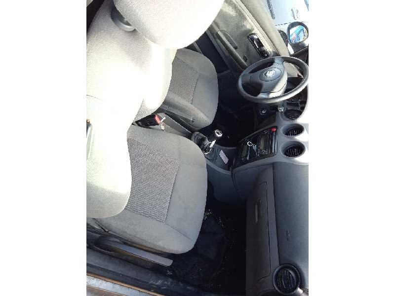 seat ibiza (6l1) del año 2004