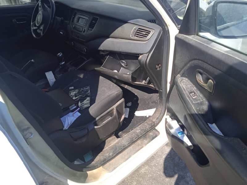 kia carens ( ) del año 2016