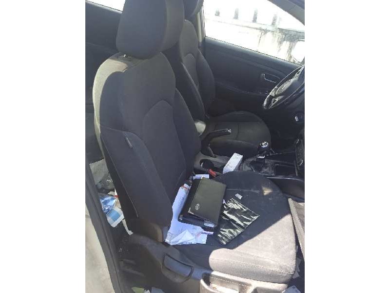 kia carens ( ) del año 2016