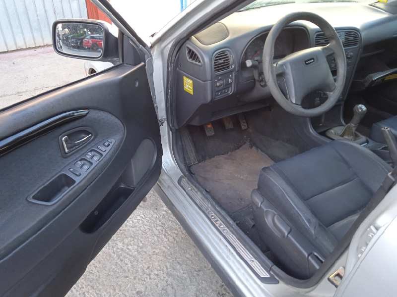 volvo s40 berlina del año 2001