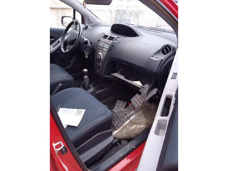 toyota yaris del año 2010