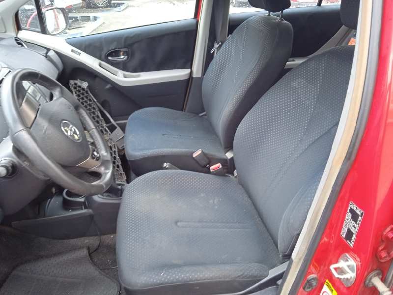 toyota yaris del año 2010