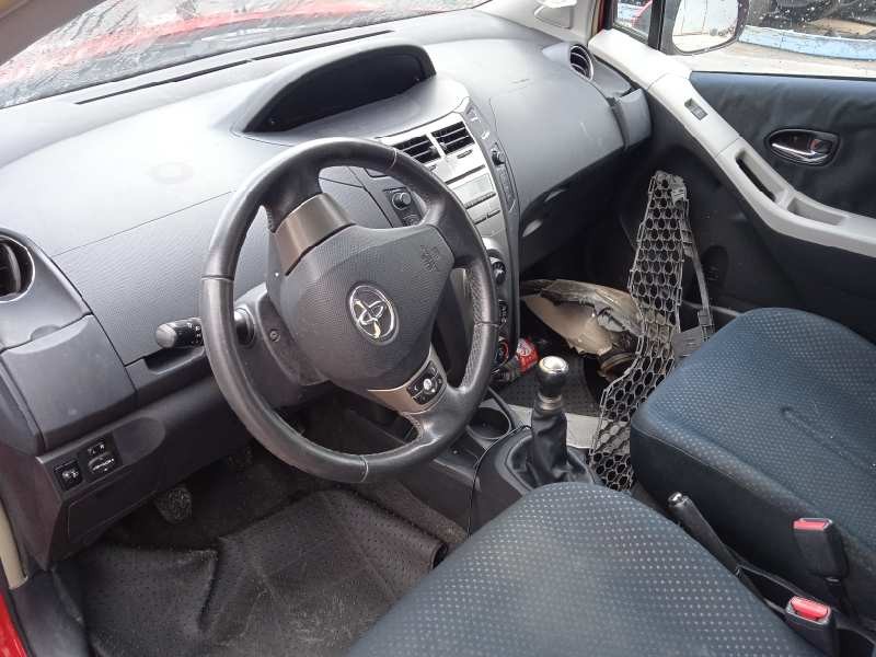 toyota yaris del año 2010