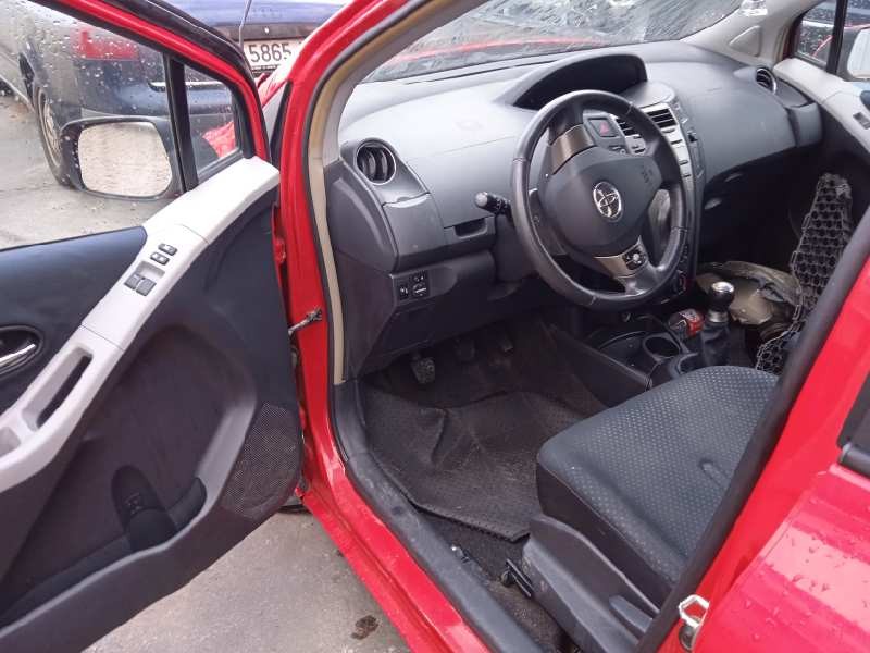 toyota yaris del año 2010