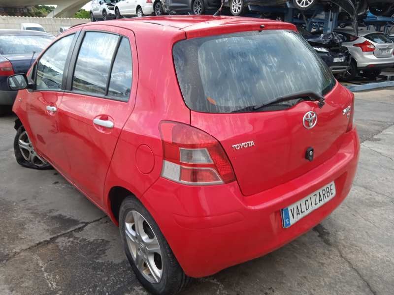 toyota yaris del año 2010