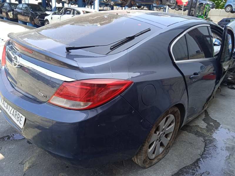 opel insignia berlina del año 2011