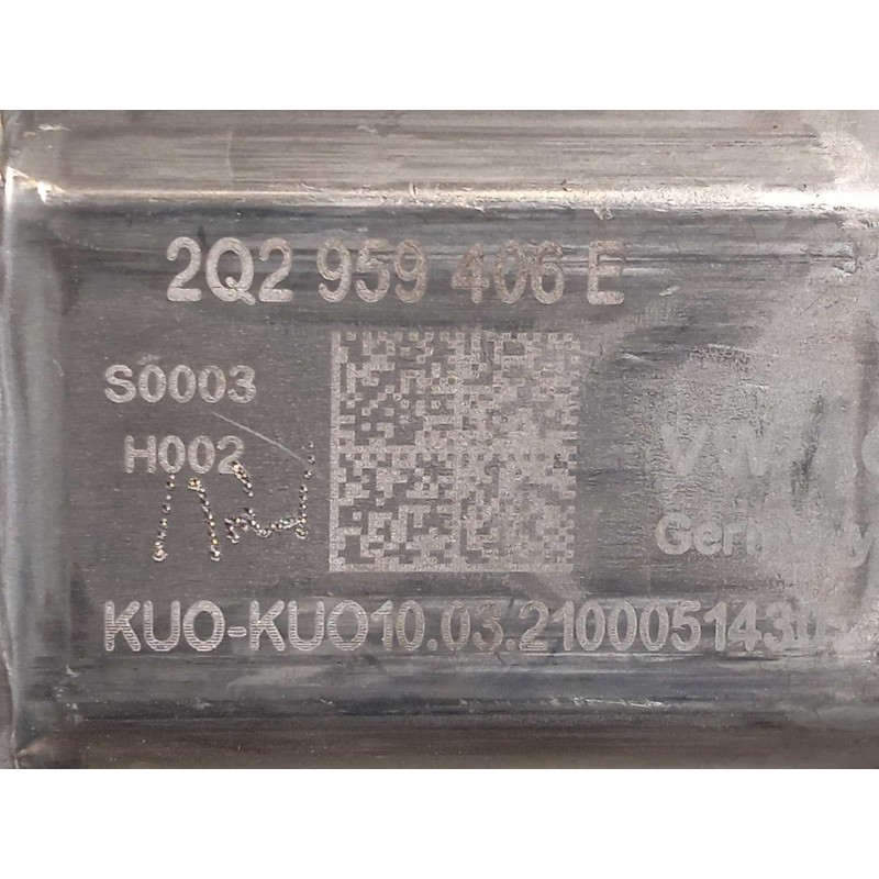 Recambio de elevalunas delantero derecho para volkswagen t-cross 1.0 tsi referencia OEM IAM 2GM837462C  2Q2959406E