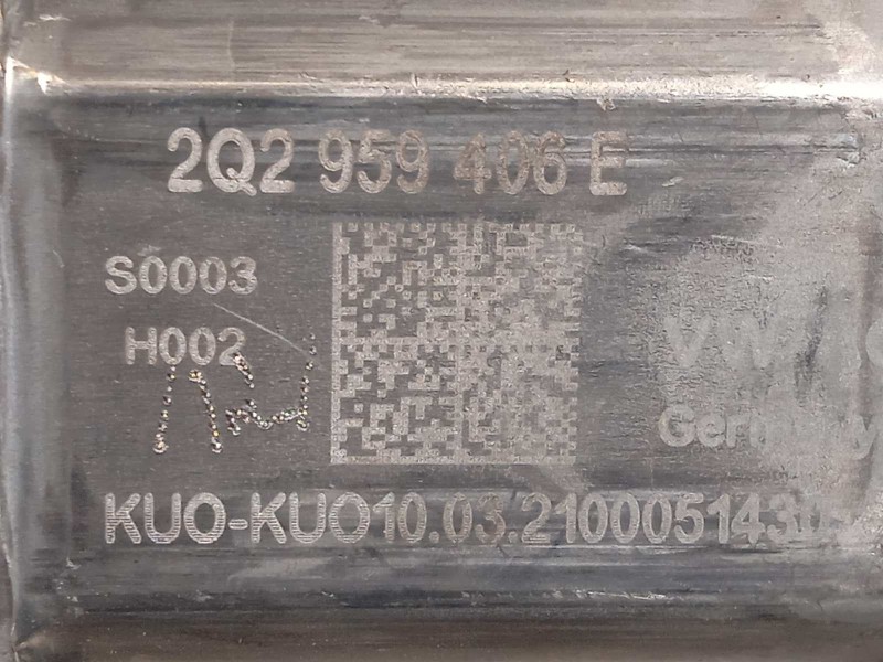 Recambio de elevalunas delantero derecho para volkswagen t-cross 1.0 tsi referencia OEM IAM 2GM837462C  2Q2959406E
