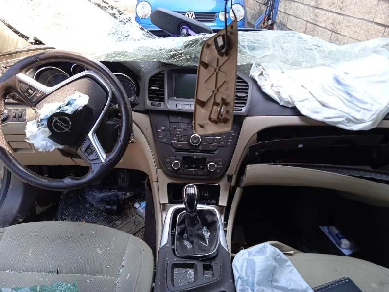 opel insignia berlina del año 2011