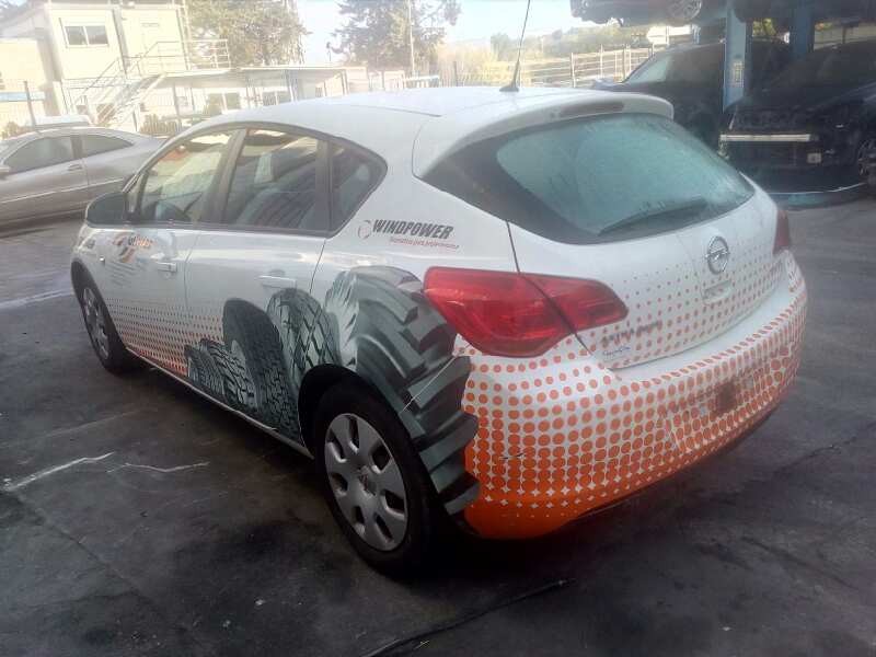 opel astra j lim. del año 2011