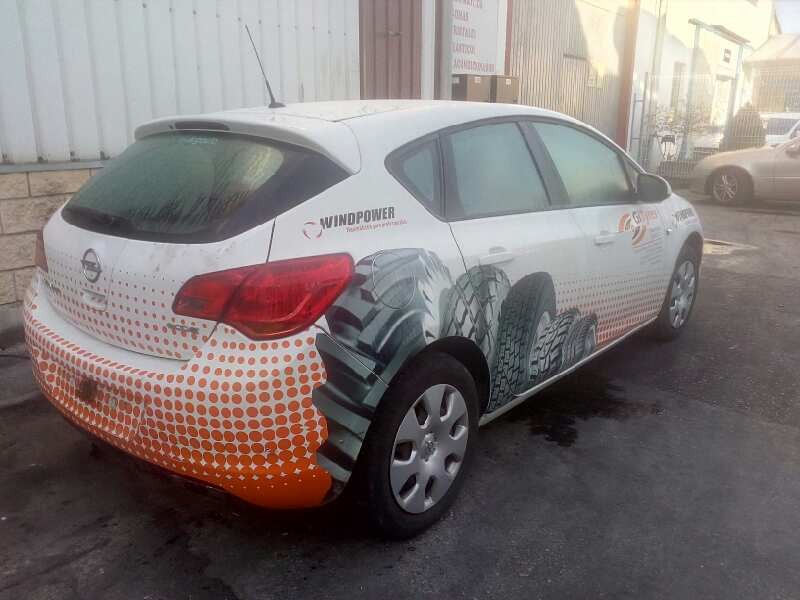 opel astra j lim. del año 2011