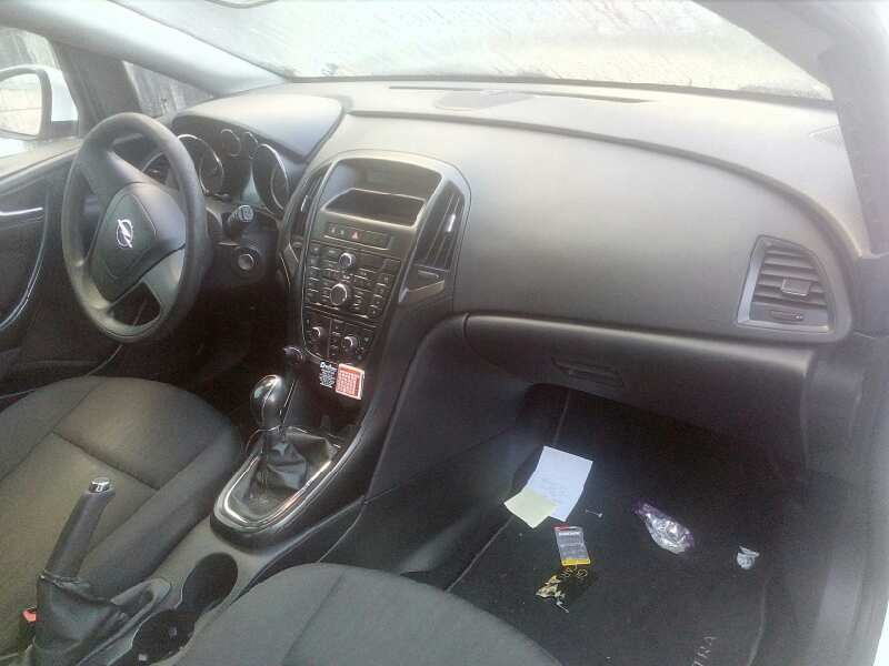 opel astra j lim. del año 2011