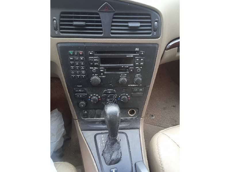 volvo v70 familiar del año 2004