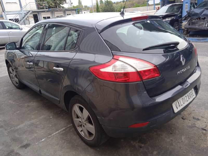 renault megane iii berlina 5 p del año 2009