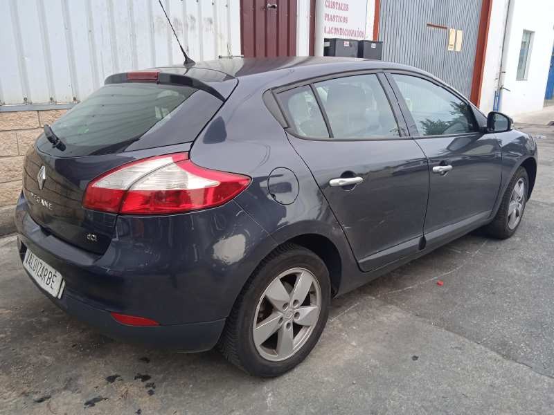 renault megane iii berlina 5 p del año 2009
