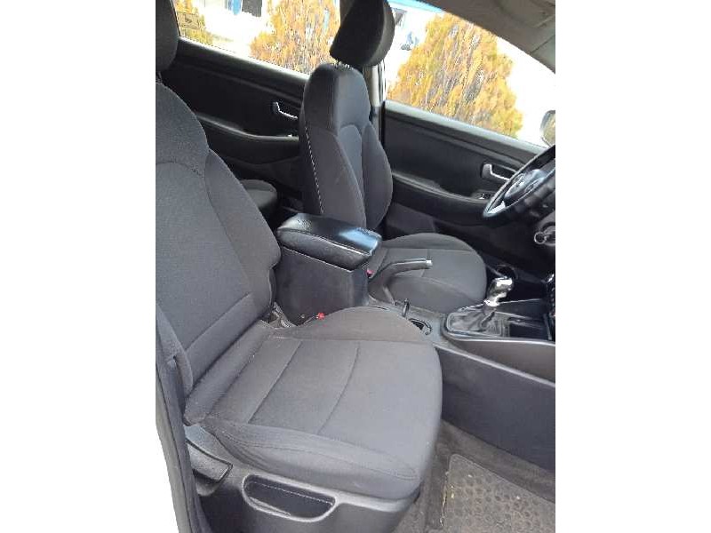 kia carens ( ) del año 2014