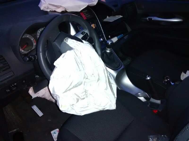 toyota auris del año 2012