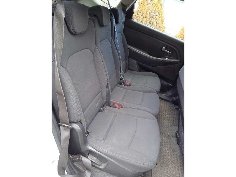 kia carens ( ) del año 2014