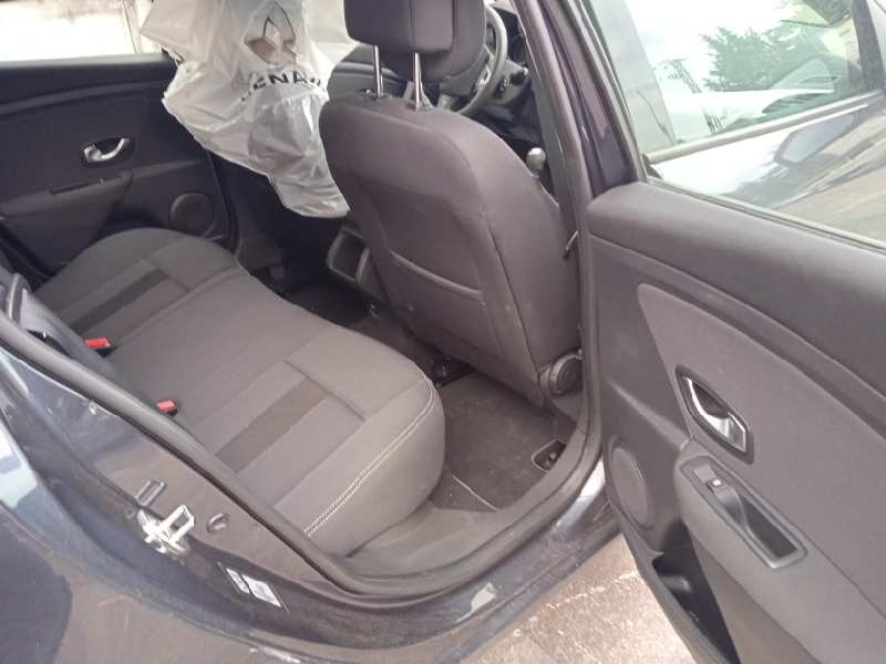 renault megane iii berlina 5 p del año 2009