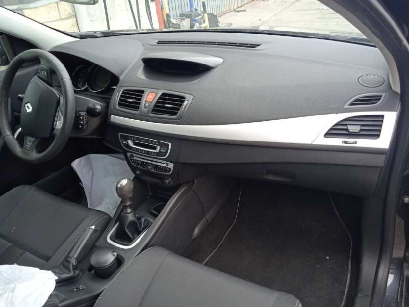 renault megane iii berlina 5 p del año 2009