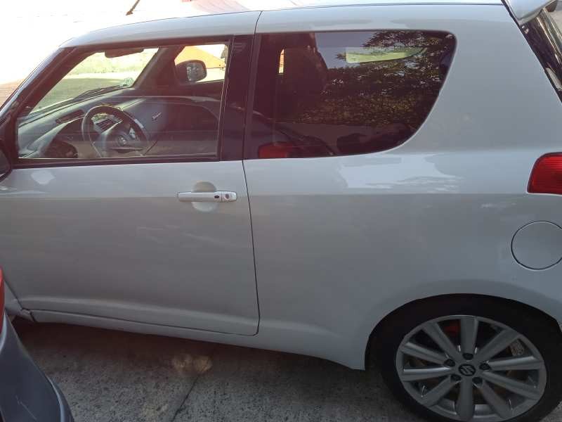 suzuki swift berlina (mz) del año 2010