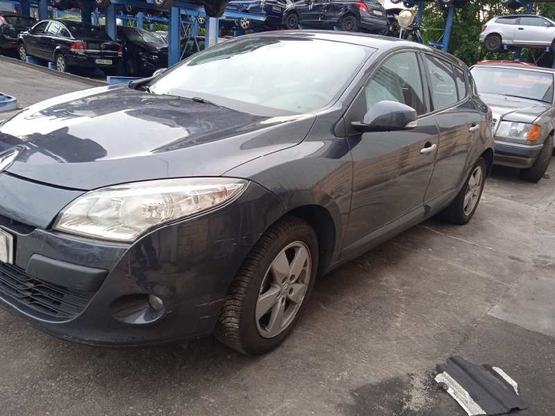 renault megane iii berlina 5 p del año 2009