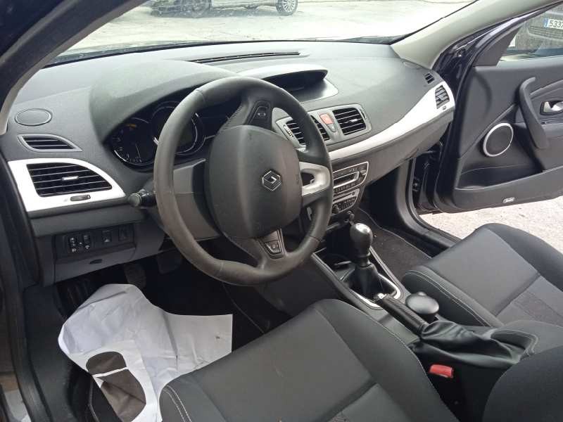 renault megane iii berlina 5 p del año 2009