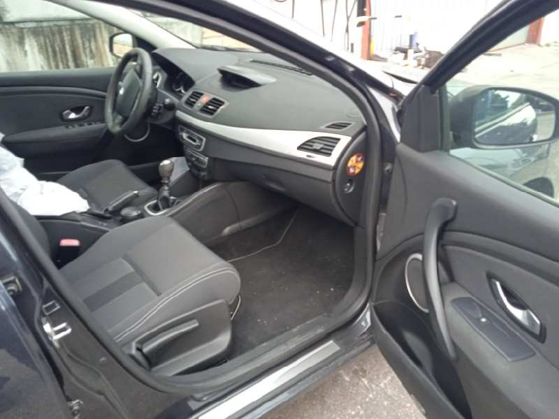 renault megane iii berlina 5 p del año 2009