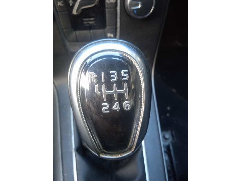 volvo v40 del año 2012