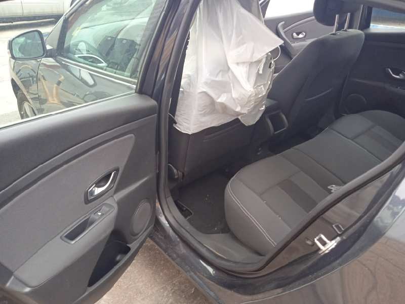 renault megane iii berlina 5 p del año 2009