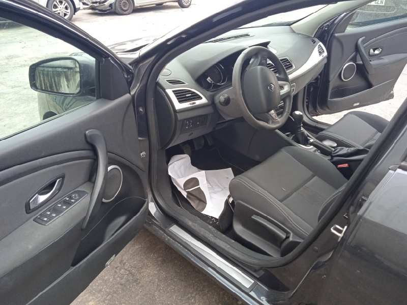 renault megane iii berlina 5 p del año 2009