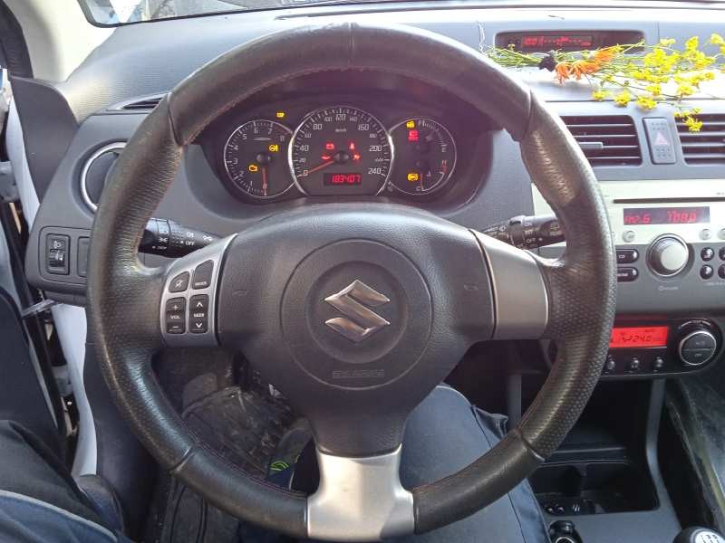 suzuki swift berlina (mz) del año 2010