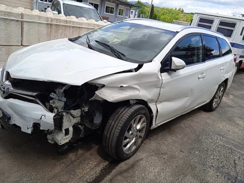 toyota auris touring sports (e18) del año 2015