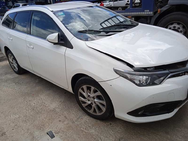 toyota auris touring sports (e18) del año 2015