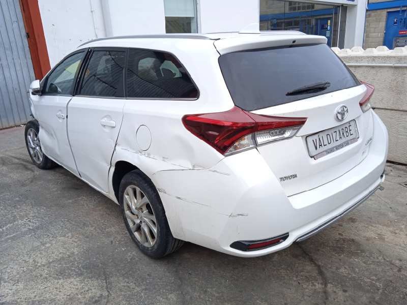toyota auris touring sports (e18) del año 2015