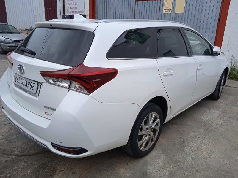 toyota auris touring sports (e18) del año 2015