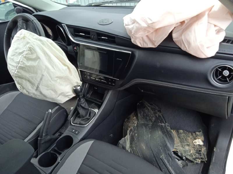 toyota auris touring sports (e18) del año 2015