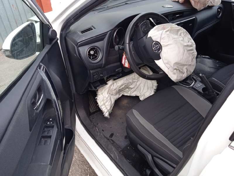 toyota auris touring sports (e18) del año 2015